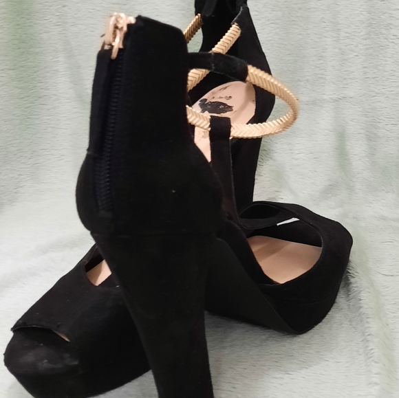 Heeks - Picture 5 of 5